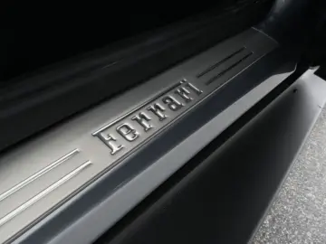 FERRARI Roma LED-Carbon Lenkrad - Surround View