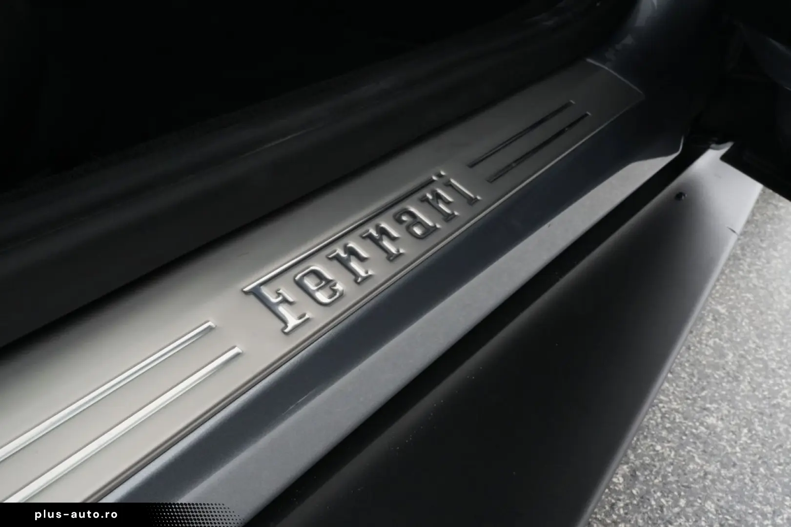 FERRARI Roma LED-Carbon Lenkrad - Surround View