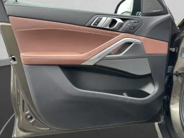 BMW X6 xDr40d MSpo DAProf 360 SoftClo DisplKey GestureC H&K