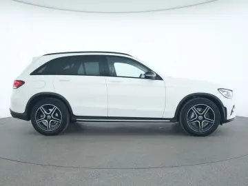 MERCEDES-BENZ GLC 220 d AMG Line