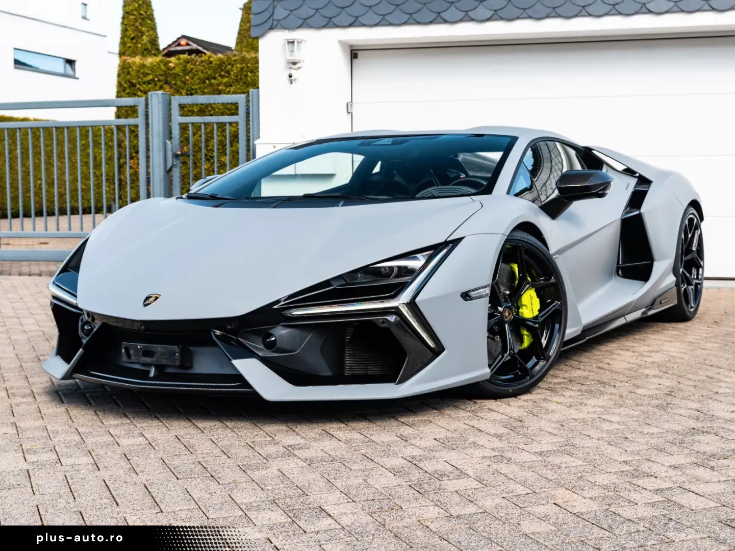 Lamborghini Revuelto