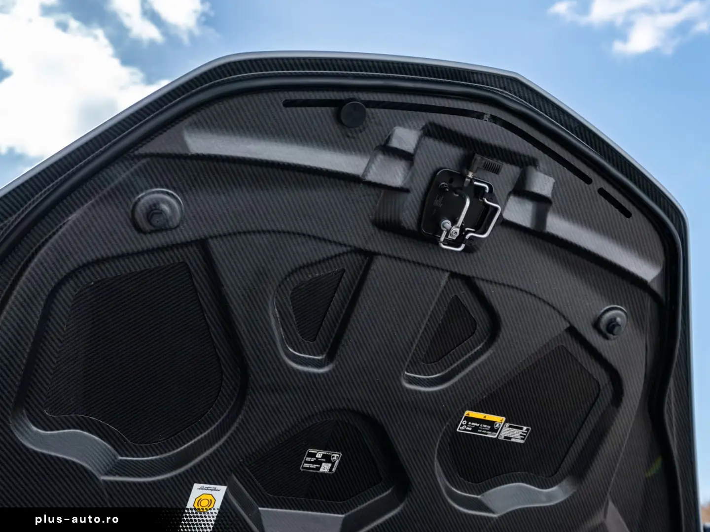 Lamborghini Revuelto