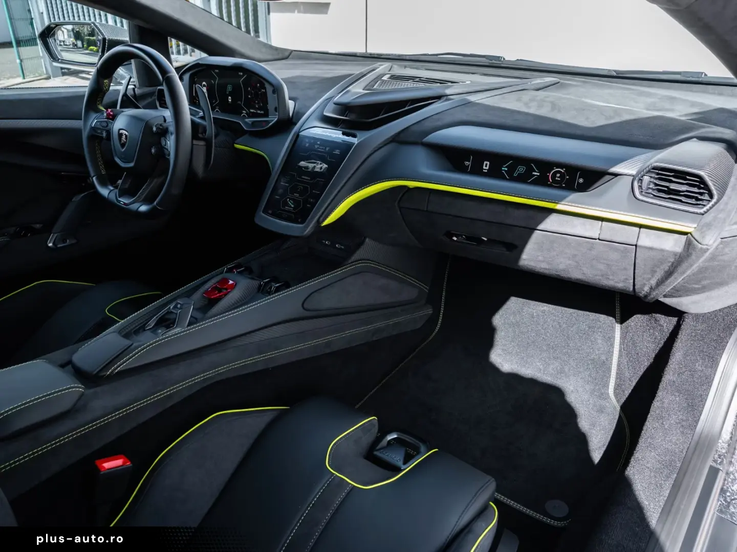 Lamborghini Revuelto