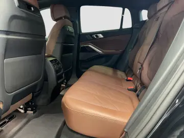 BMW X6 xDr30d MSpo VentilS Massage SoftClo DAPRof IcGlow 360