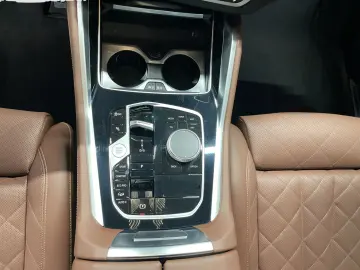 BMW X6 xDr30d MSpo VentilS Massage SoftClo DAPRof IcGlow 360