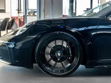 Porsche 992 911 Carrera 4 GTS Cabrio Burmester Rivierabl