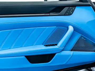 Porsche 992 911 Carrera 4 GTS Cabrio Burmester Rivierabl