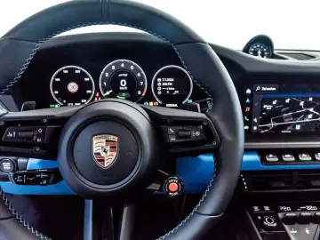 Porsche 992 911 Carrera 4 GTS Cabrio Burmester Rivierabl