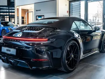 Porsche 992 911 Carrera 4 GTS Cabrio Burmester Rivierabl