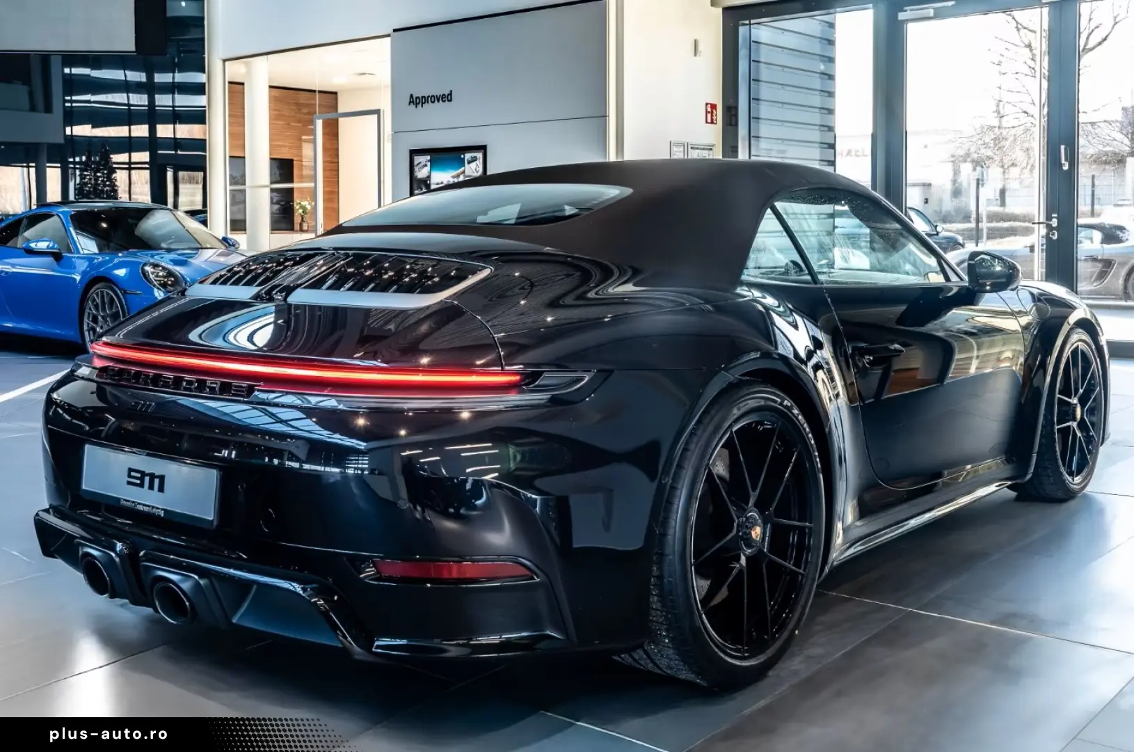 Porsche 992 911 Carrera 4 GTS Cabrio Burmester Rivierabl