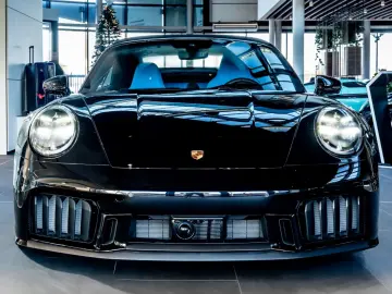 Porsche 992 911 Carrera 4 GTS Cabrio Burmester Rivierabl