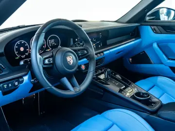 Porsche 992 911 Carrera 4 GTS Cabrio Burmester Rivierabl