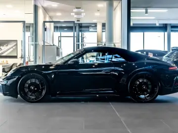 Porsche 992 911 Carrera 4 GTS Cabrio Burmester Rivierabl