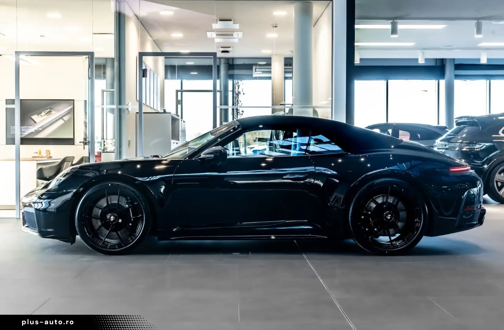 Porsche 992 911 Carrera 4 GTS Cabrio Burmester Rivierabl