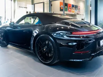 Porsche 992 911 Carrera 4 GTS Cabrio Burmester Rivierabl