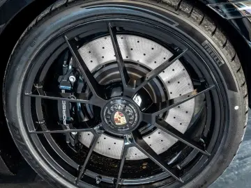 Porsche 992 911 Carrera 4 GTS Cabrio Burmester Rivierabl