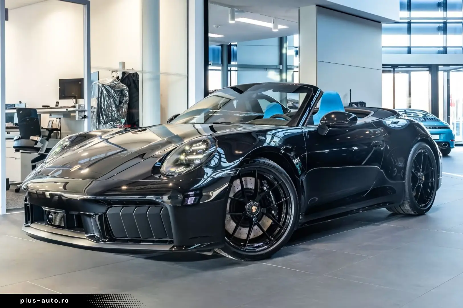 Porsche 992 911 Carrera 4 GTS Cabrio Burmester Rivierabl