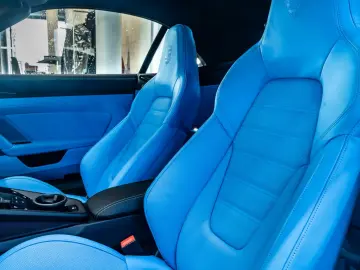 Porsche 992 911 Carrera 4 GTS Cabrio Burmester Rivierabl