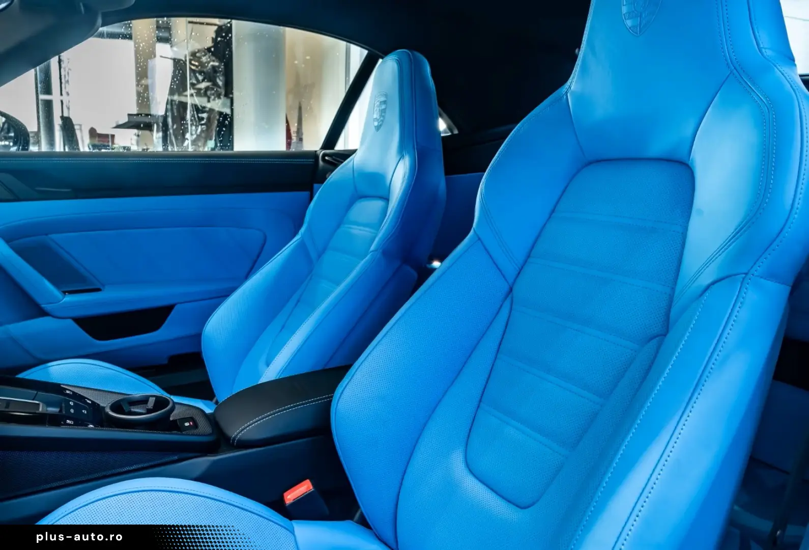 Porsche 992 911 Carrera 4 GTS Cabrio Burmester Rivierabl