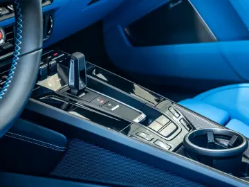 Porsche 992 911 Carrera 4 GTS Cabrio Burmester Rivierabl