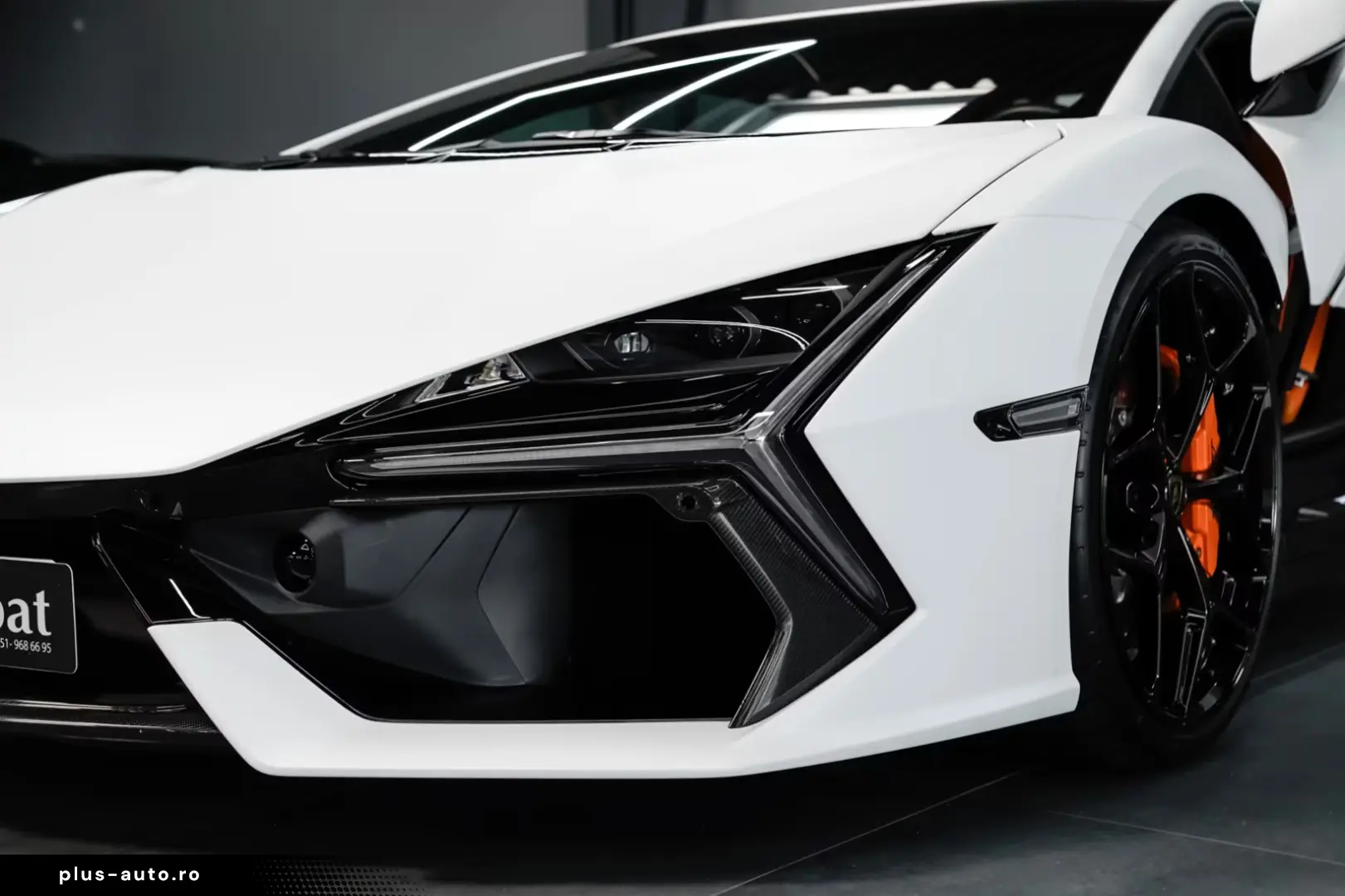 Lamborghini Revuelto