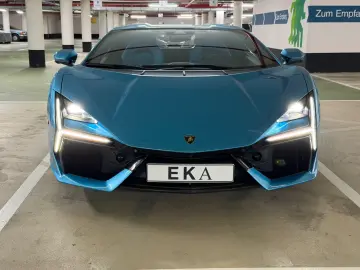 Lamborghini Revuelto