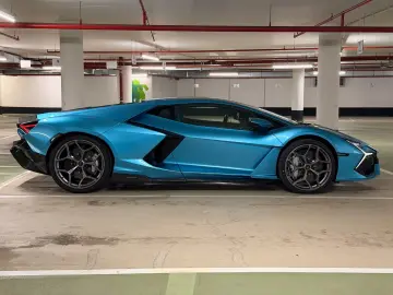 Lamborghini Revuelto