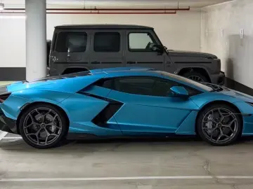Lamborghini Revuelto