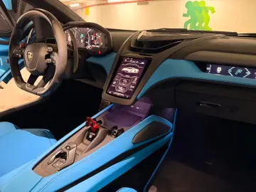 Lamborghini Revuelto