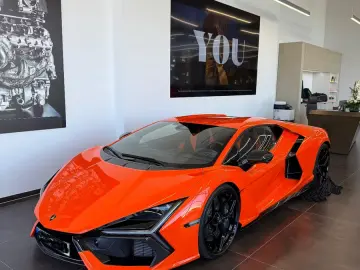 Lamborghini Revuelto
