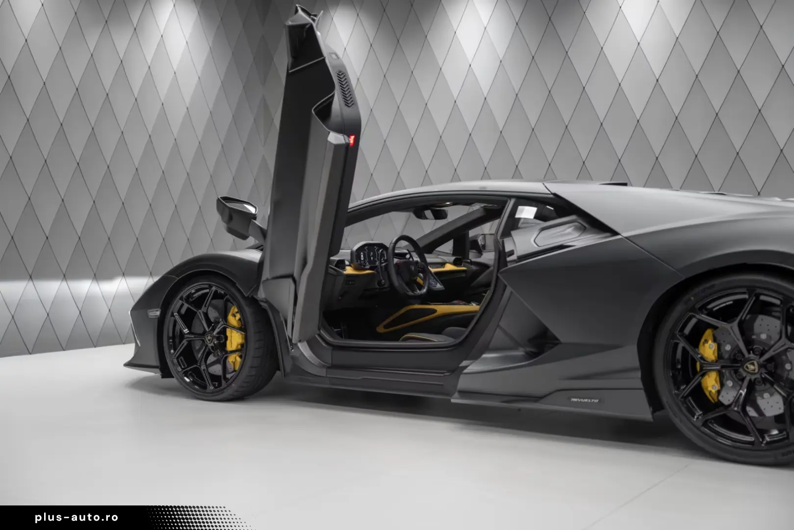 Lamborghini Revuelto