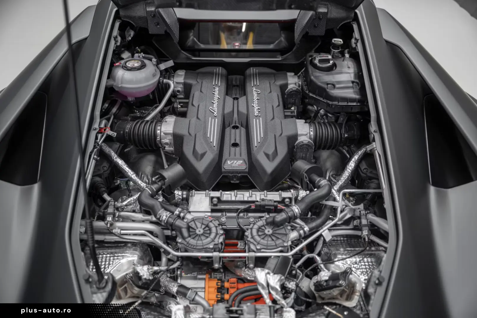 Lamborghini Revuelto