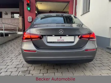 MERCEDES-BENZ A 250 e Lim. SITZHEIZUNG NAVI KLIMA LE&hellip;