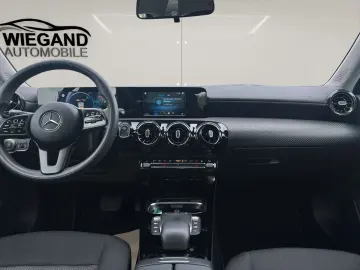 MERCEDES-BENZ A 250 e 8G-DCT BUSINESS-PAKET NAVI KLIMA