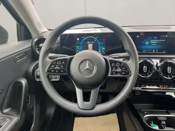 MERCEDES-BENZ A 250 e 8G-DCT BUSINESS-PAKET NAVI KLIMA
