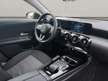 MERCEDES-BENZ A 250 e 8G-DCT BUSINESS-PAKET NAVI KLIMA