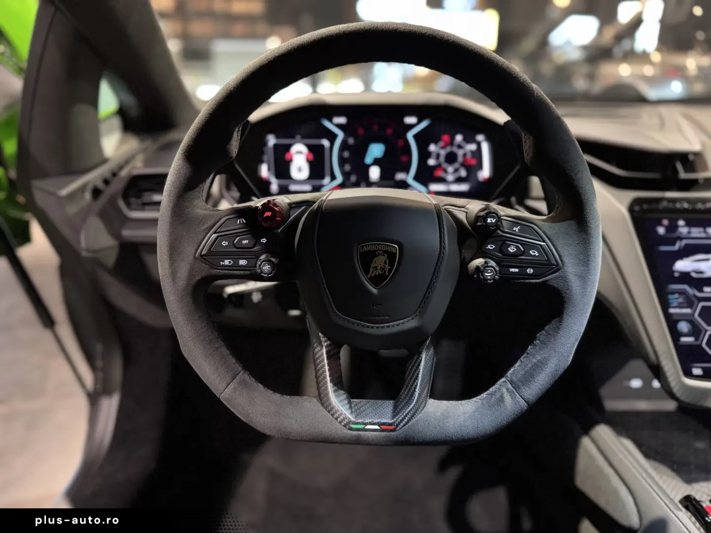 Lamborghini Revuelto