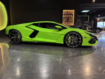 Lamborghini Revuelto