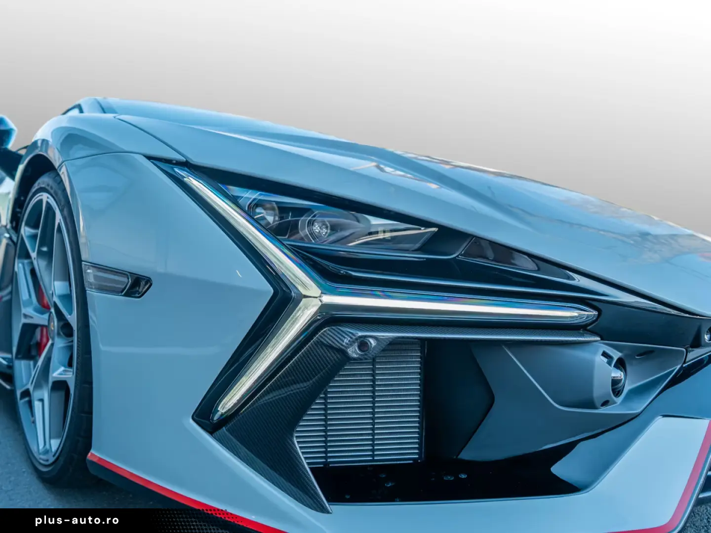 Lamborghini Revuelto