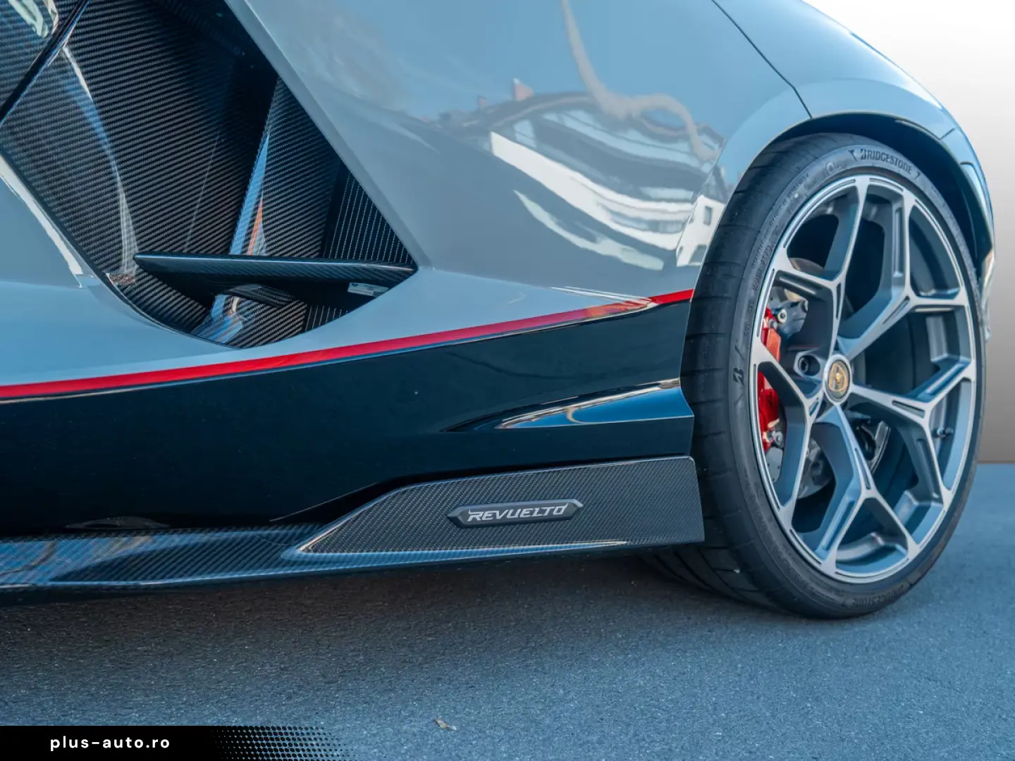 Lamborghini Revuelto