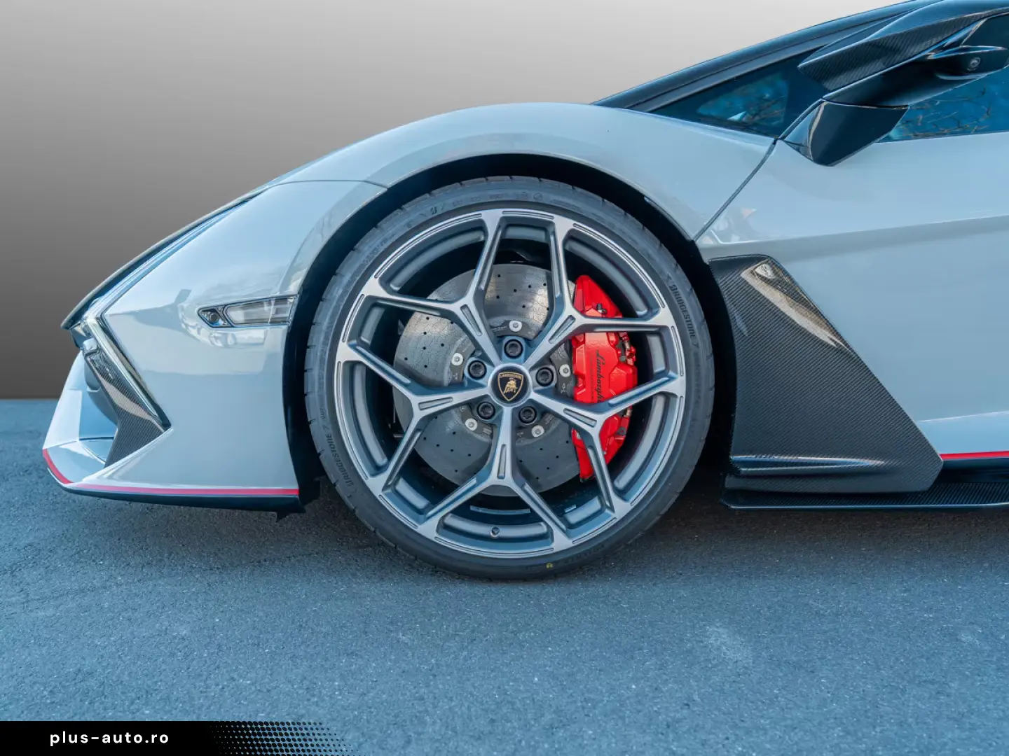 Lamborghini Revuelto