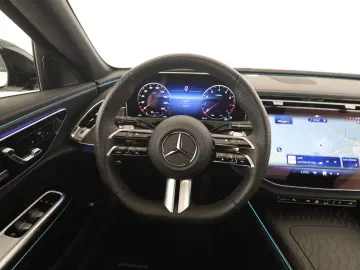 MERCEDES-BENZ E 200 AMG Night Pano Airmatic Memory 20 Zoll