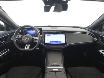 MERCEDES-BENZ E 200 AMG Night Pano Airmatic Memory 20 Zoll