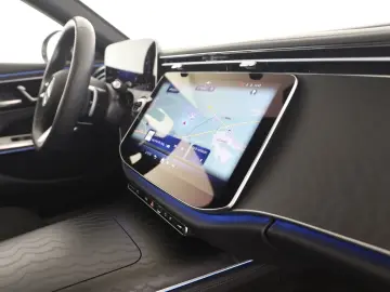 MERCEDES-BENZ E 200 AMG Night Pano Airmatic Memory 20 Zoll