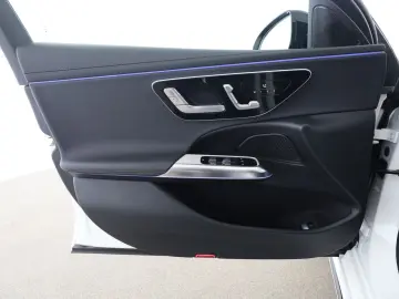 MERCEDES-BENZ E 200 AMG Night Pano Airmatic Memory 20 Zoll