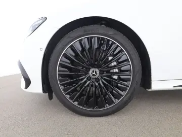 MERCEDES-BENZ E 200 AMG Night Pano Airmatic Memory 20 Zoll