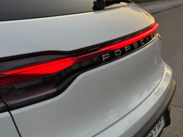 PORSCHE Macan T  2024   Panorama Dach   Camera