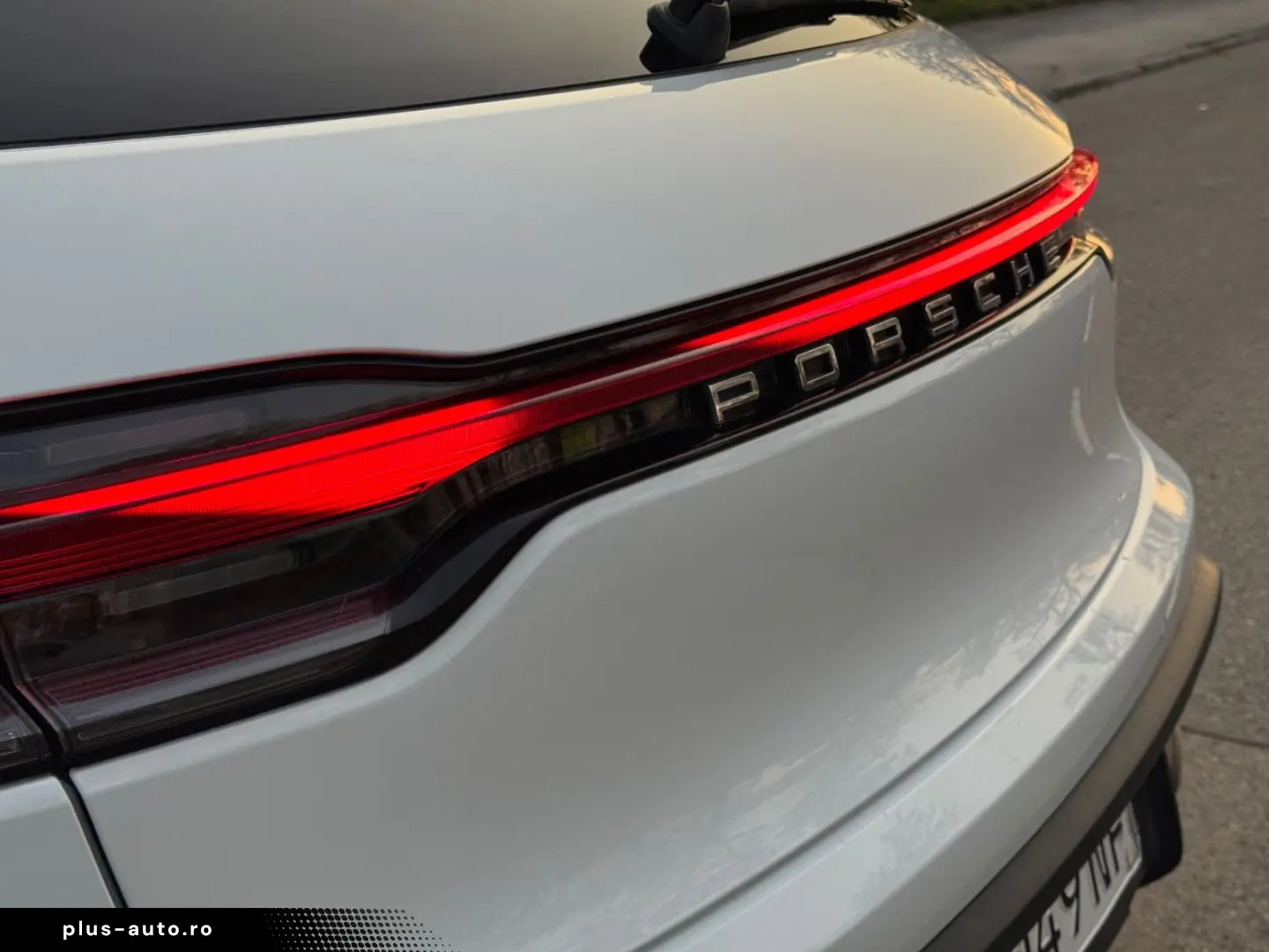 PORSCHE Macan T  2024   Panorama Dach   Camera