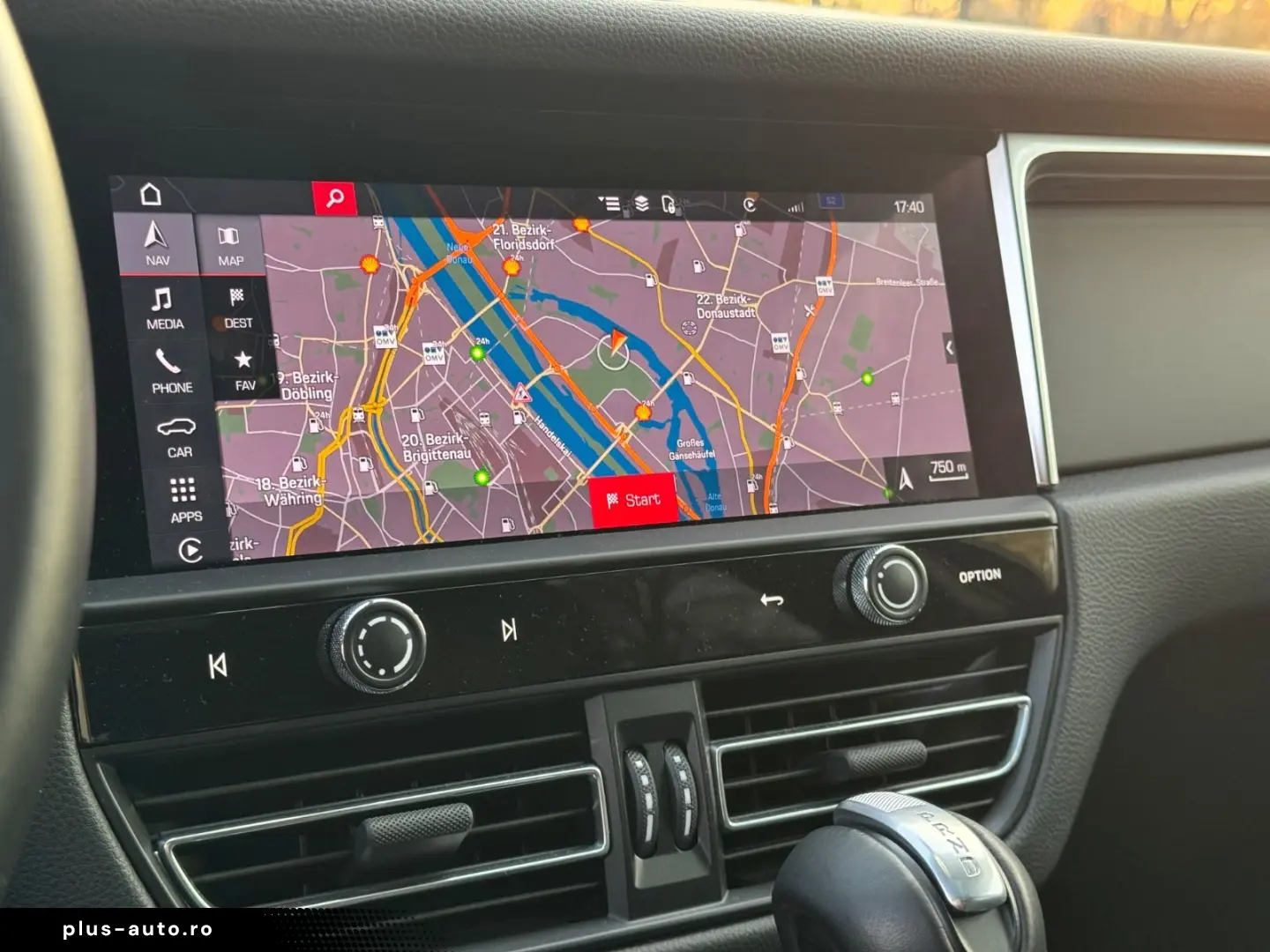 PORSCHE Macan T  2024   Panorama Dach   Camera