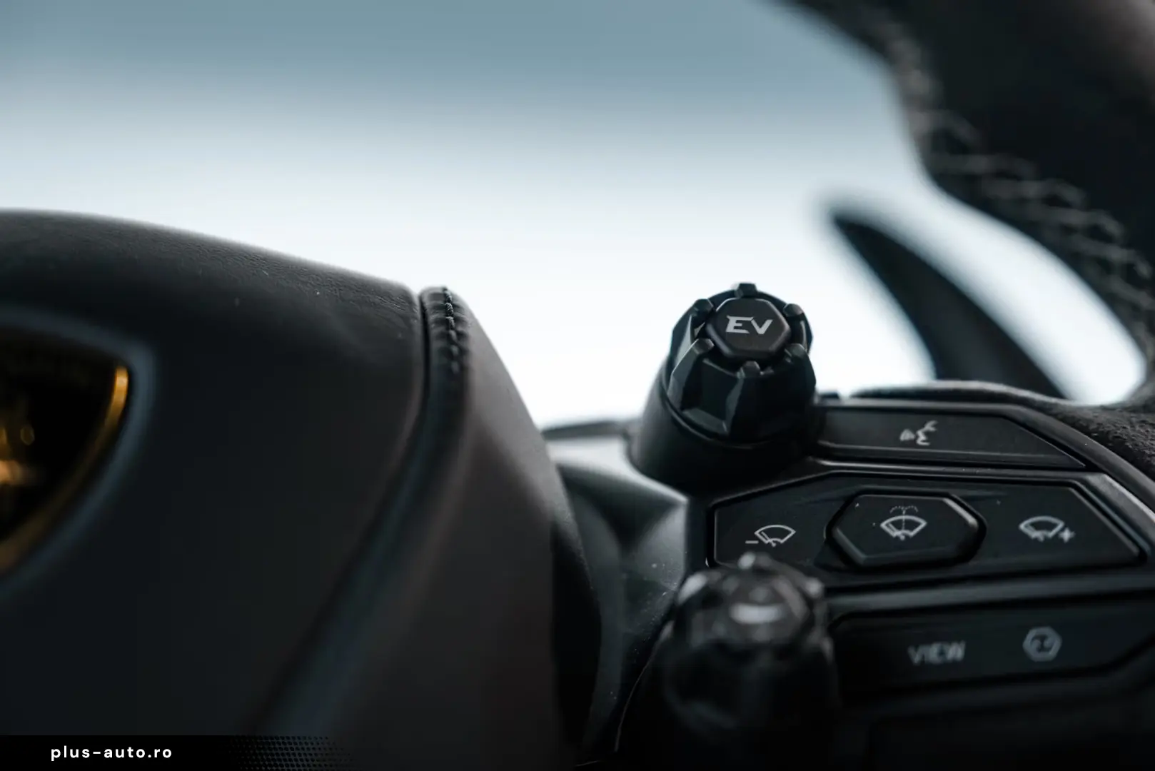 Lamborghini Revuelto